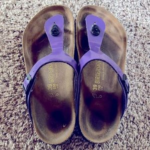 Birkenstock Patent Leather T Strap size 39 Purple- like new
